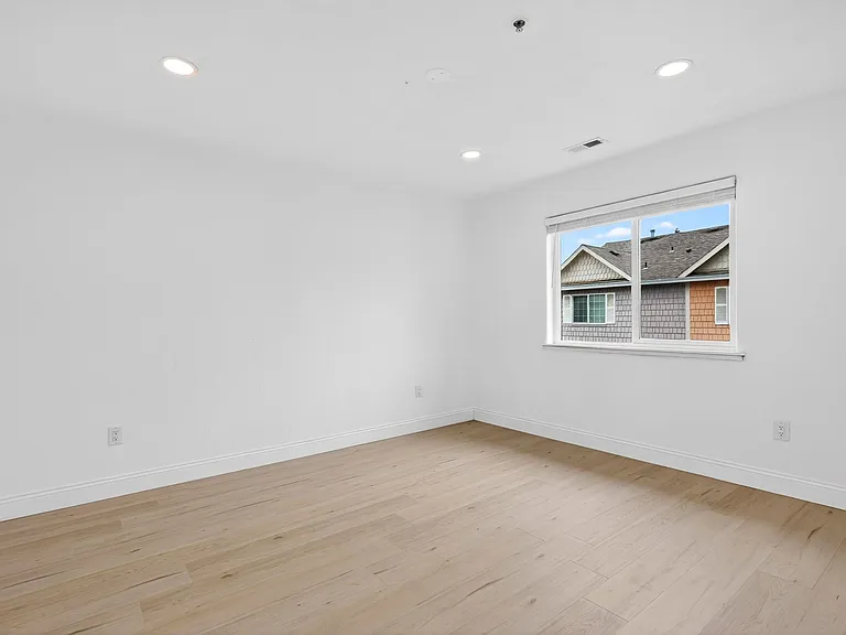 443 Harris Ln — Photo 17