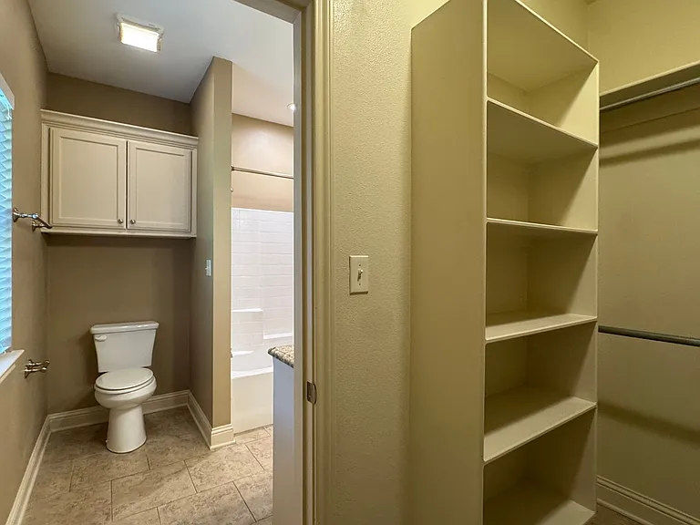 9100 Shadow Oak Dr — Photo 23