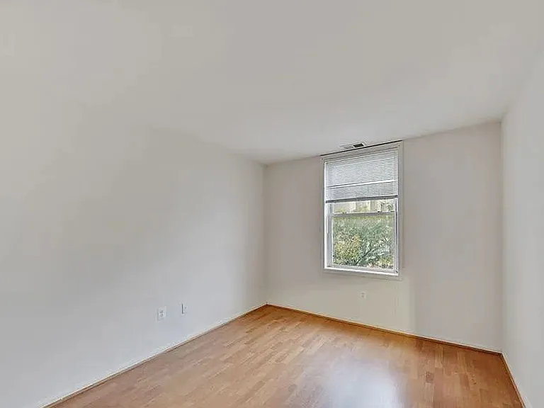 1421 Columbia Rd NW #304 — Photo 7