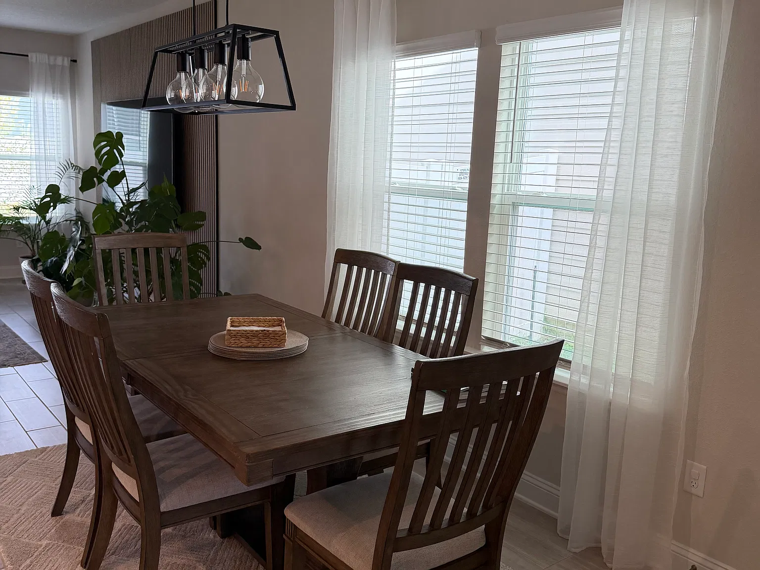 4 bed, 2.5 bath, 2687 sqft, $3,300 — Photo 4