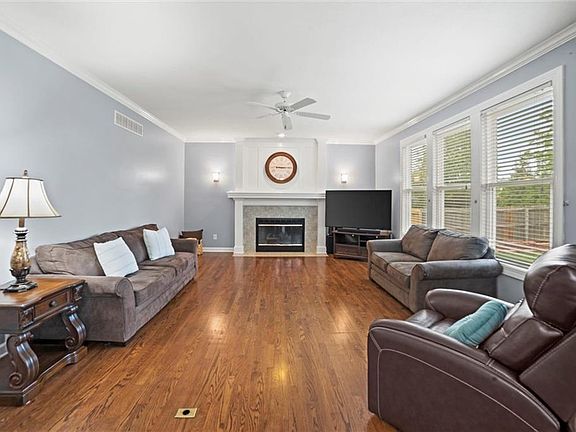 4th image of 1205 SE Timbercreek Dr