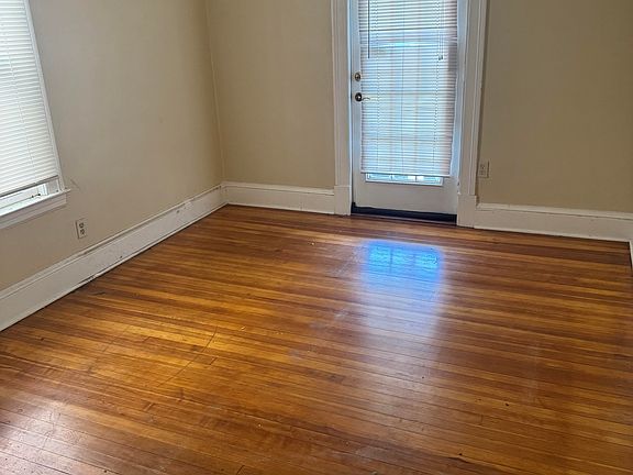 2nd image of 883 Farmington Ave #1