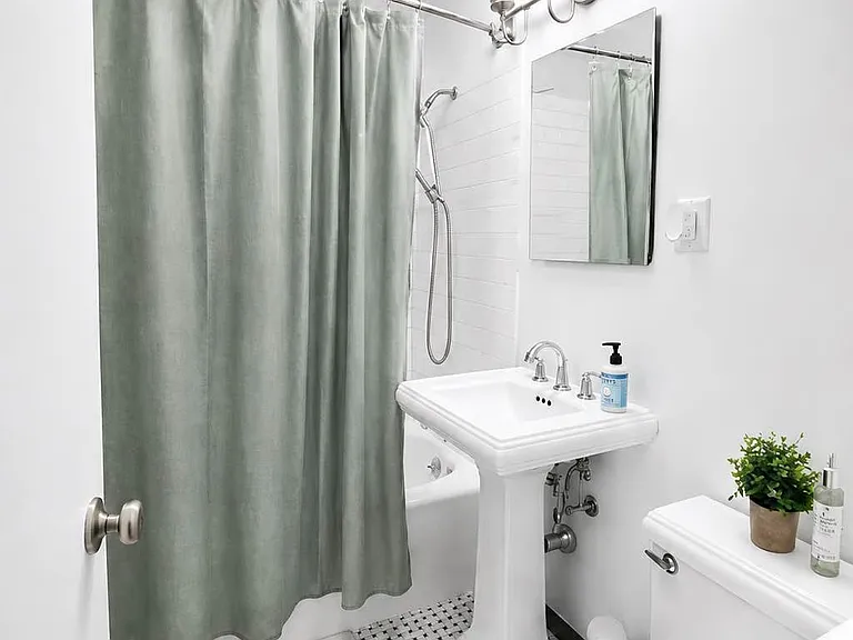 245 E 19th St #11-M — Photo 7