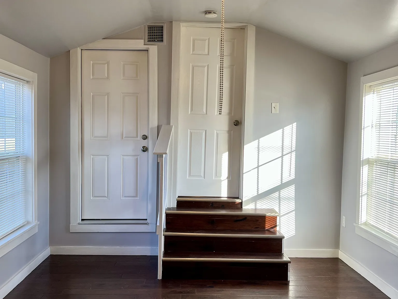 2 bed, 1.0 bath, $950 — Photo 2