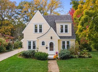 569 Greenland Ave, Oconomowoc, WI 53066