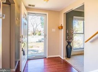 807 Mosby Hollow Dr, Herndon, VA 20170