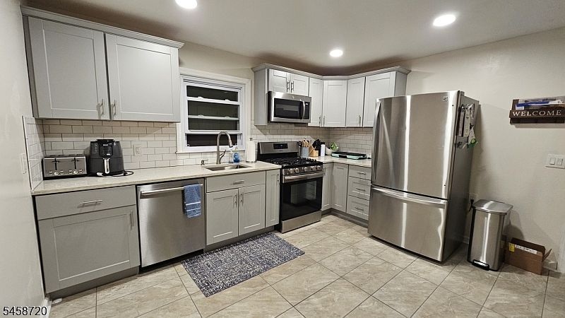 1st image of 106 Burnside Ave
