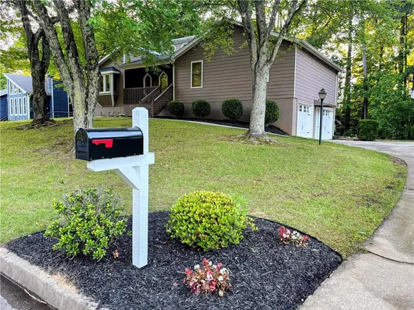 3521 Birchwood Trl, Snellville, GA 30078