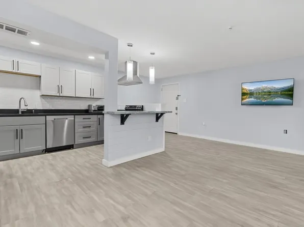 500 Umstead Dr, Chapel Hill, NC 27516