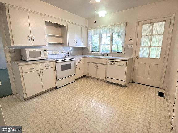2nd image of 605 E Jewell St