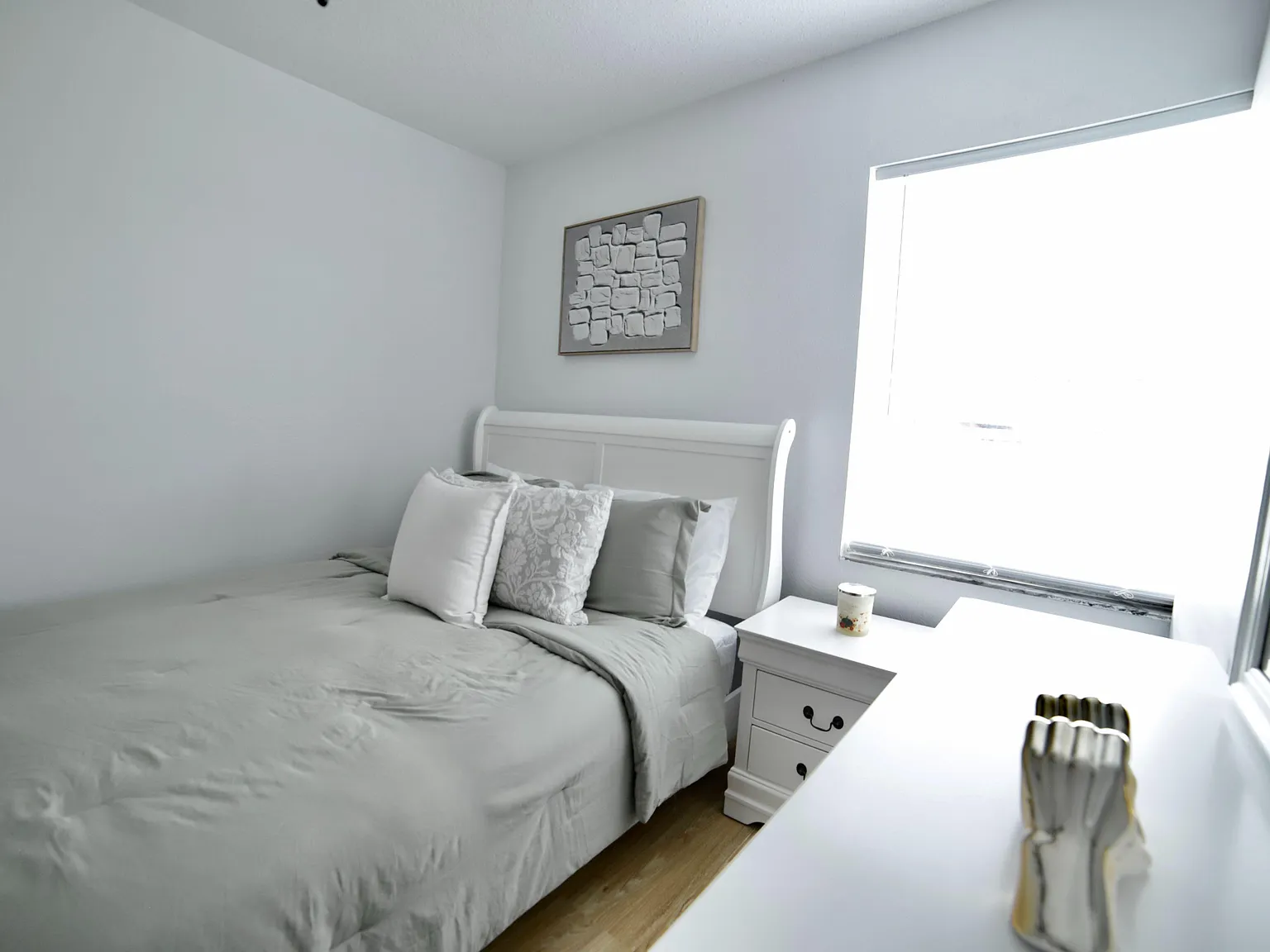 4 bed, 2.0 bath, 2000 sqft, $892 — Photo 2