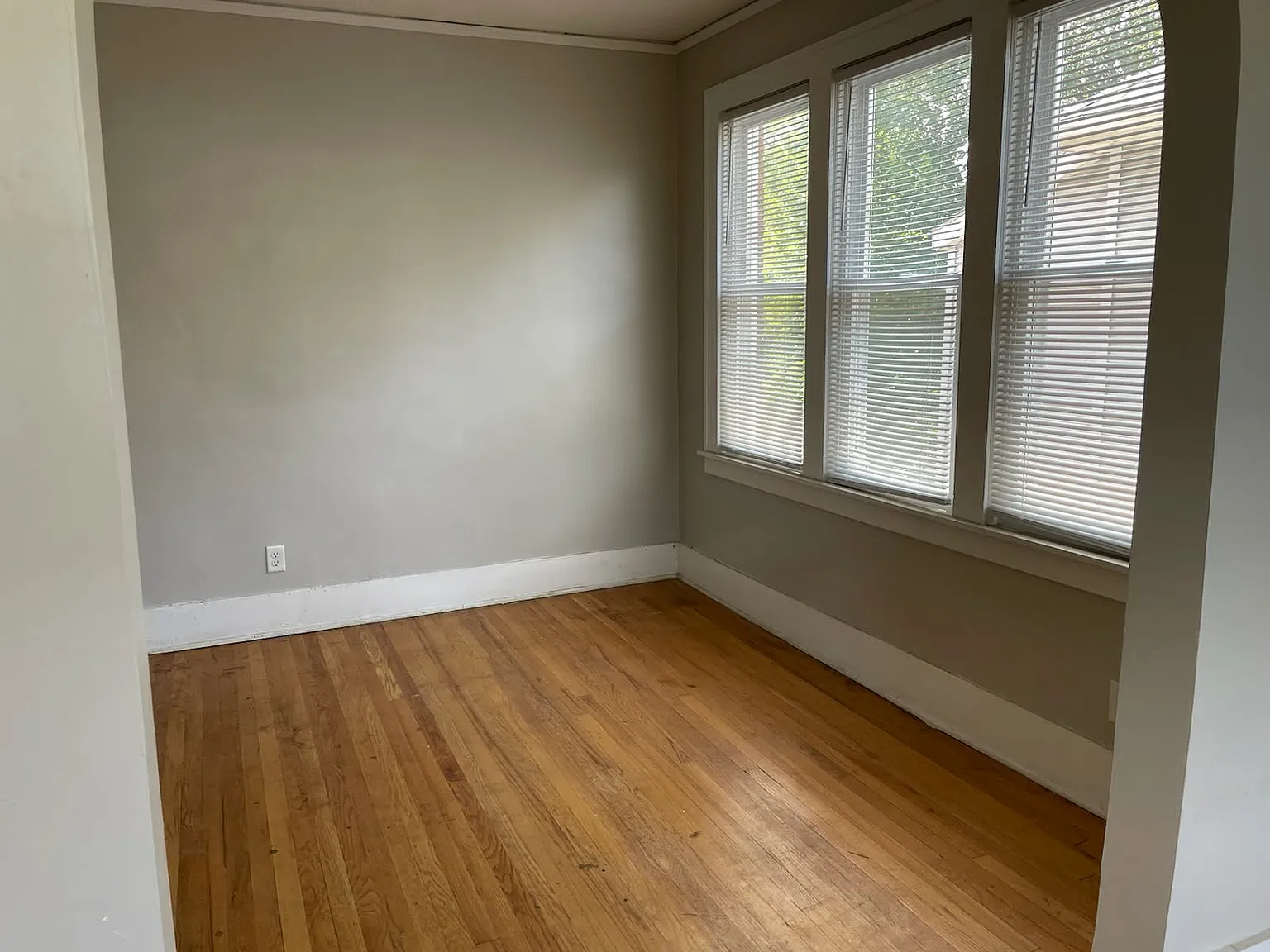 2 bed, $1,000 — Photo 4