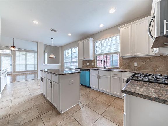 3rd image of 2606 Independence Dr