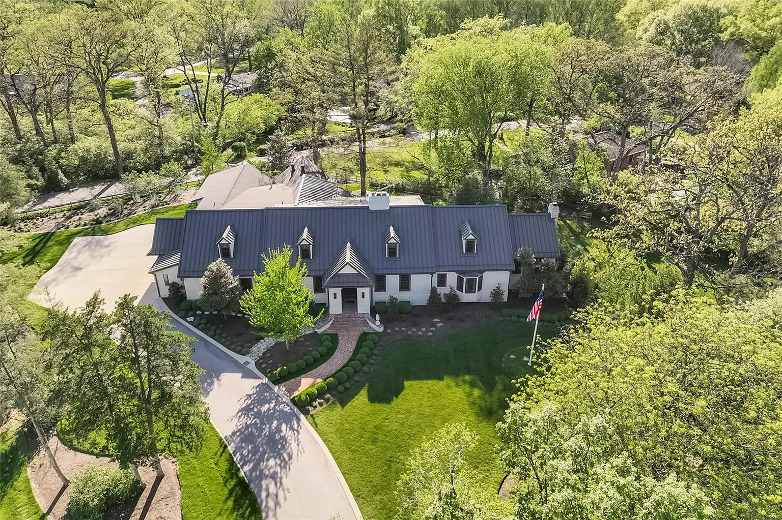 28 Fair Oaks Dr photo 1