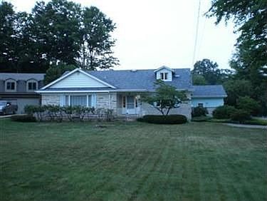 2nd image of 1435 Saint Albans Ave