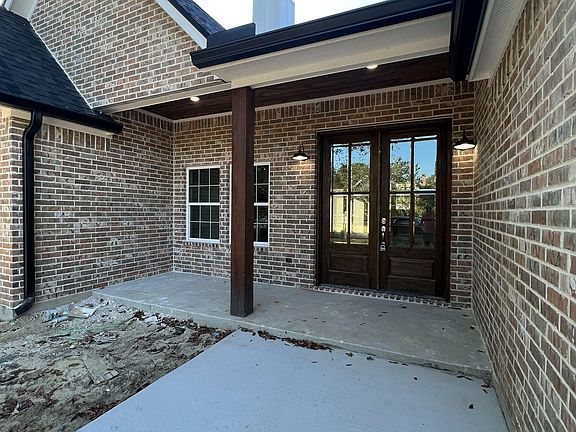 2nd image of 1550 Rhonda Cir