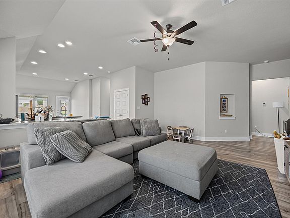 5th image of 627 Biscayne Bay Bnd