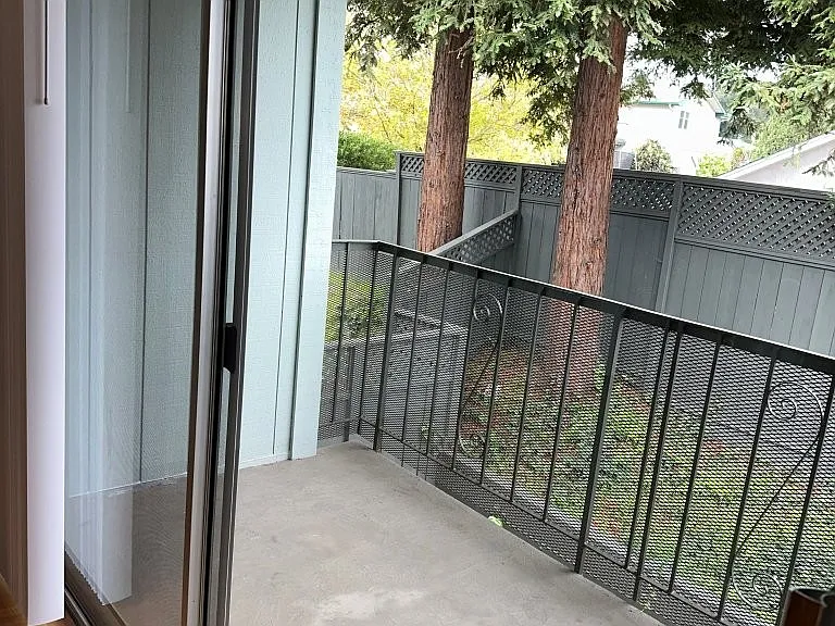 900 Alvarez Ave #8 — Photo 30