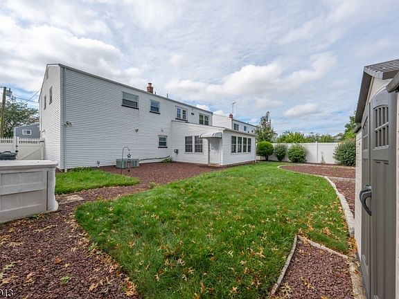 5th image of 62 Pinho Ave