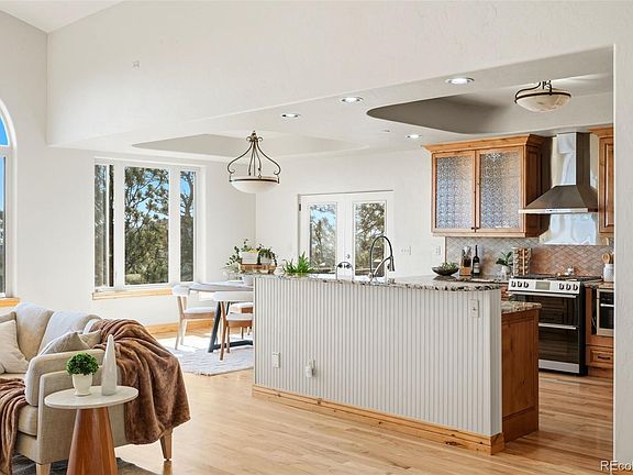 4th image of 1520 S Lininger Drive