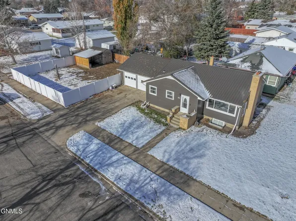 904 5th St W, Williston, ND 58801
