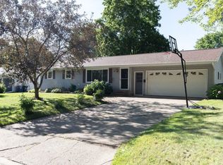 40 E 1st St, Clintonville, WI 54929