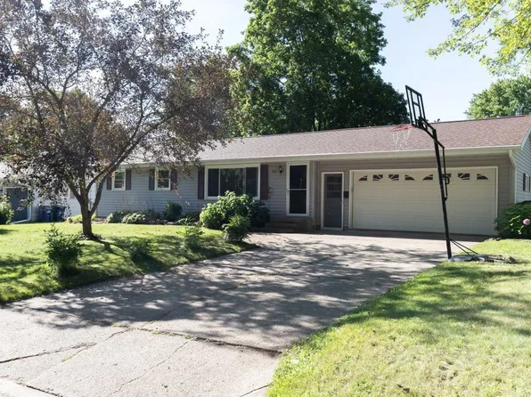 40 E 1st St, Clintonville, WI 54929