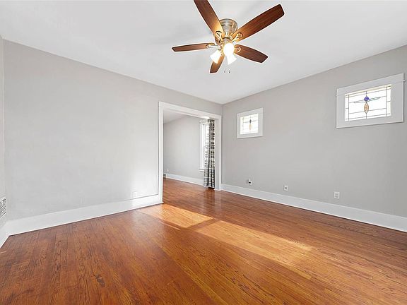5th image of 9023 Windom Ave