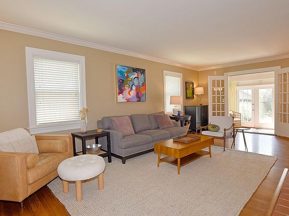 5th image of 415 S Kelsey Ave