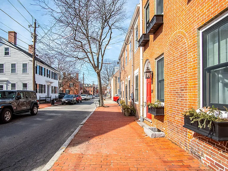 37 Middle St #1 — Photo 32