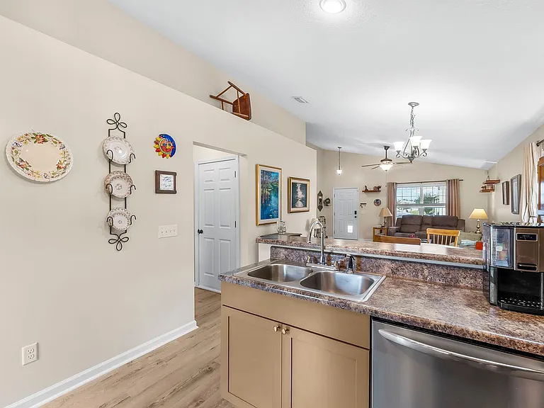 2624 Avondale Ct — Photo 12