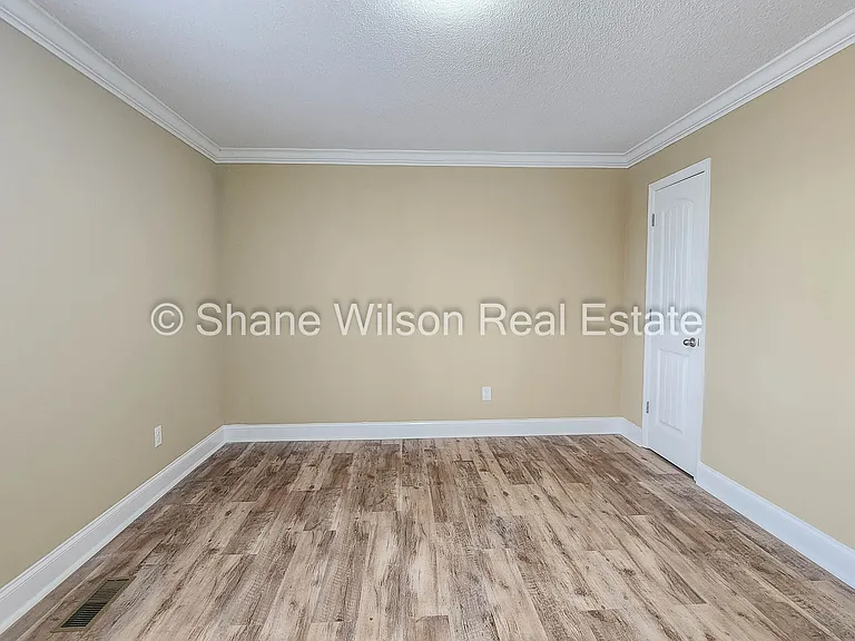 213 Ridgewood Cir — Photo 4