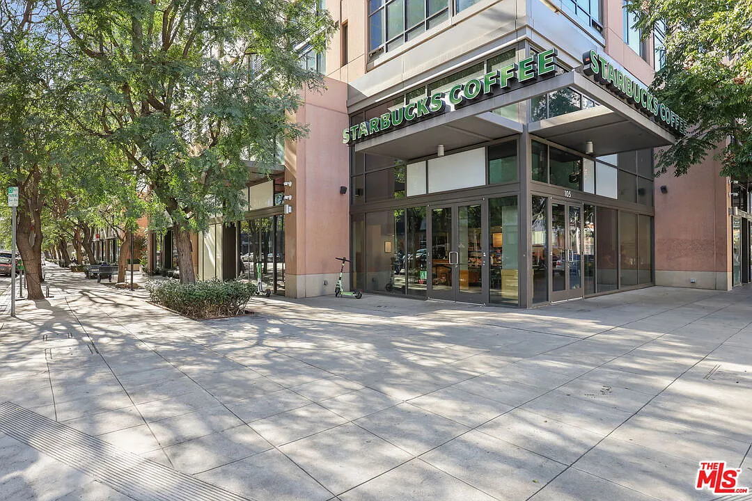 Building Photo - 1111 S Grand Ave #916