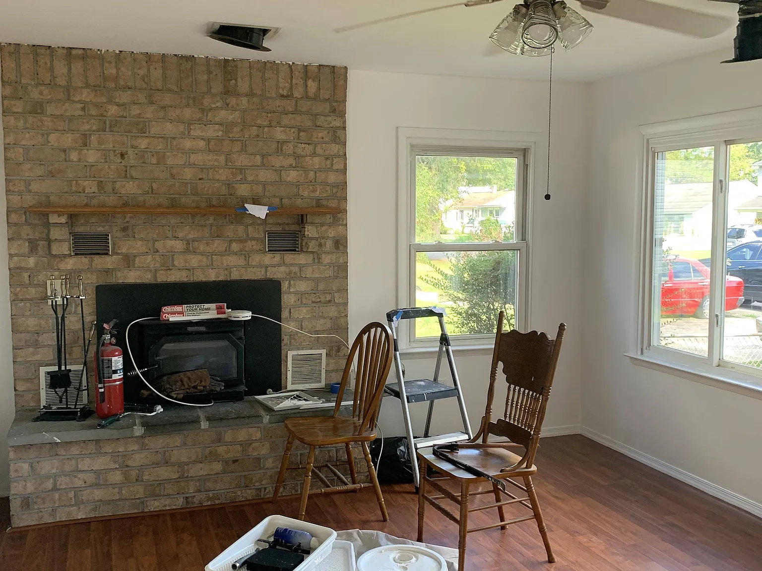 Available Now - 2 Bedroom 1 Bath - Fenced Yard — Photo 3