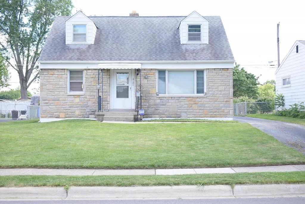 4121 Sexton Dr photo 1