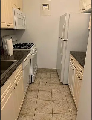 Rented by Nest Seekers International | media 9