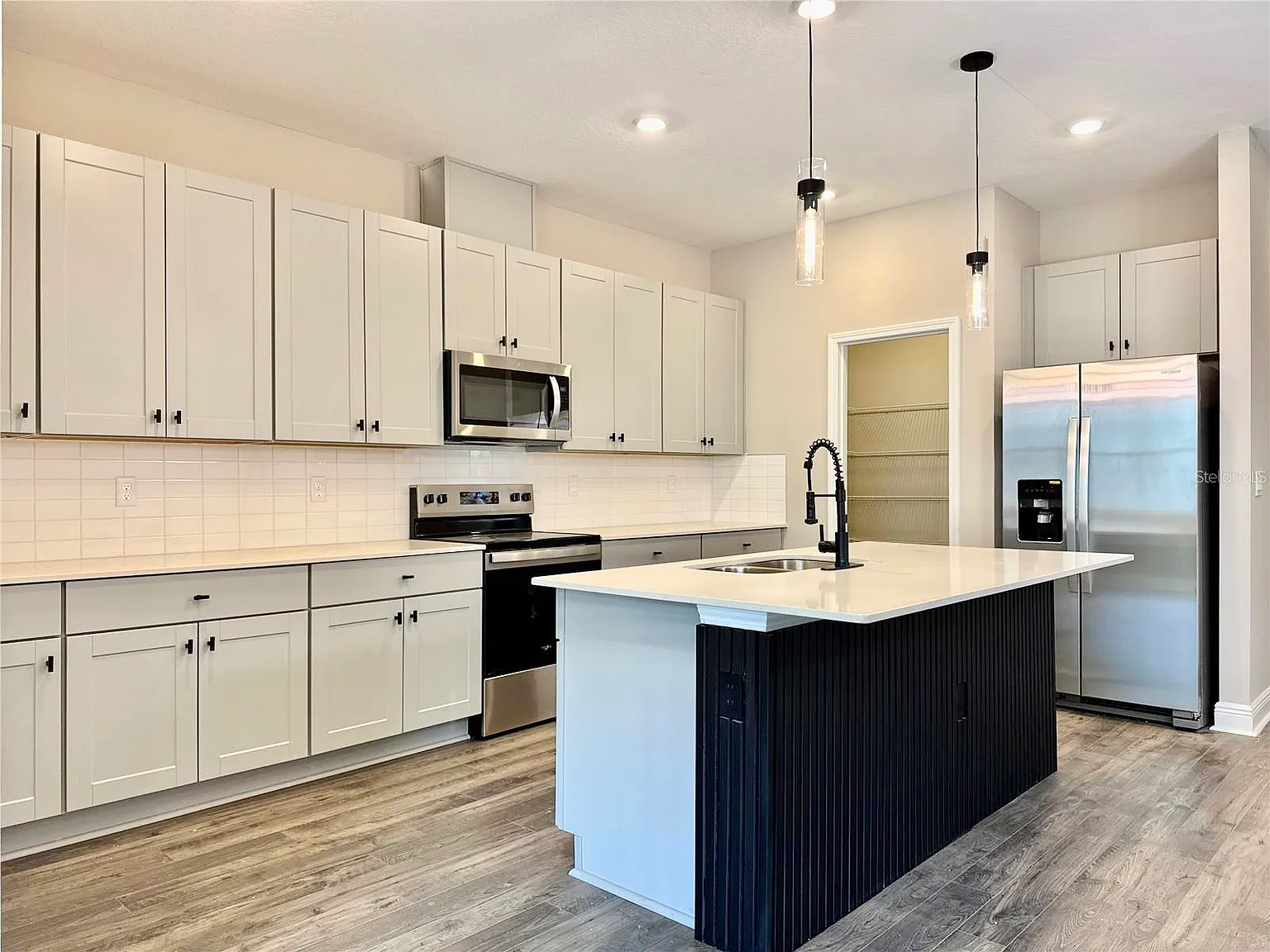 3 bed, 1736 sqft, $2,825 — Photo 3