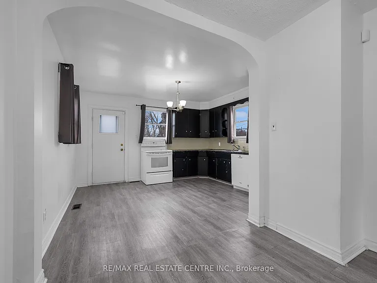 29 Harrison Ave — Photo 17