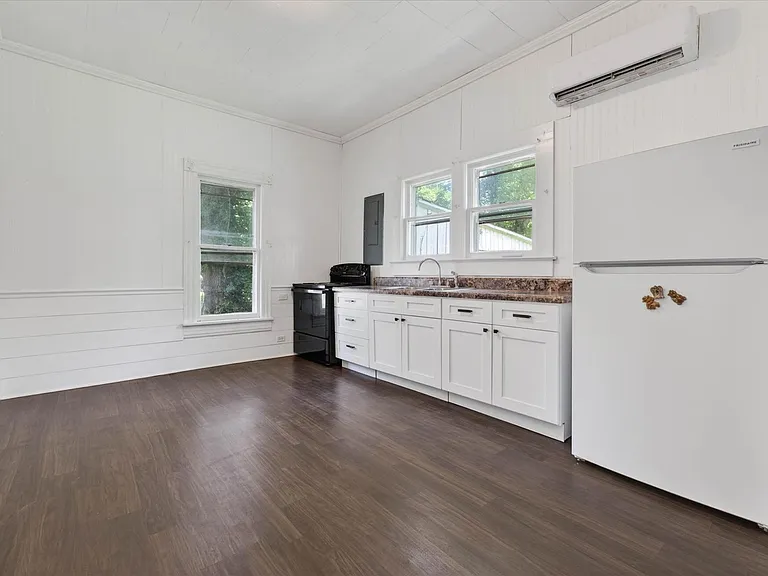 132 S McPherson St — Photo 18