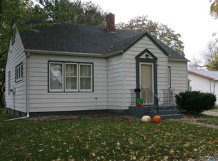 105 S 6th St, Beresford, SD 57004