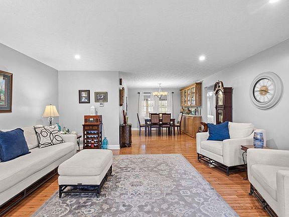 4th image of 118 General Cleburn Dr