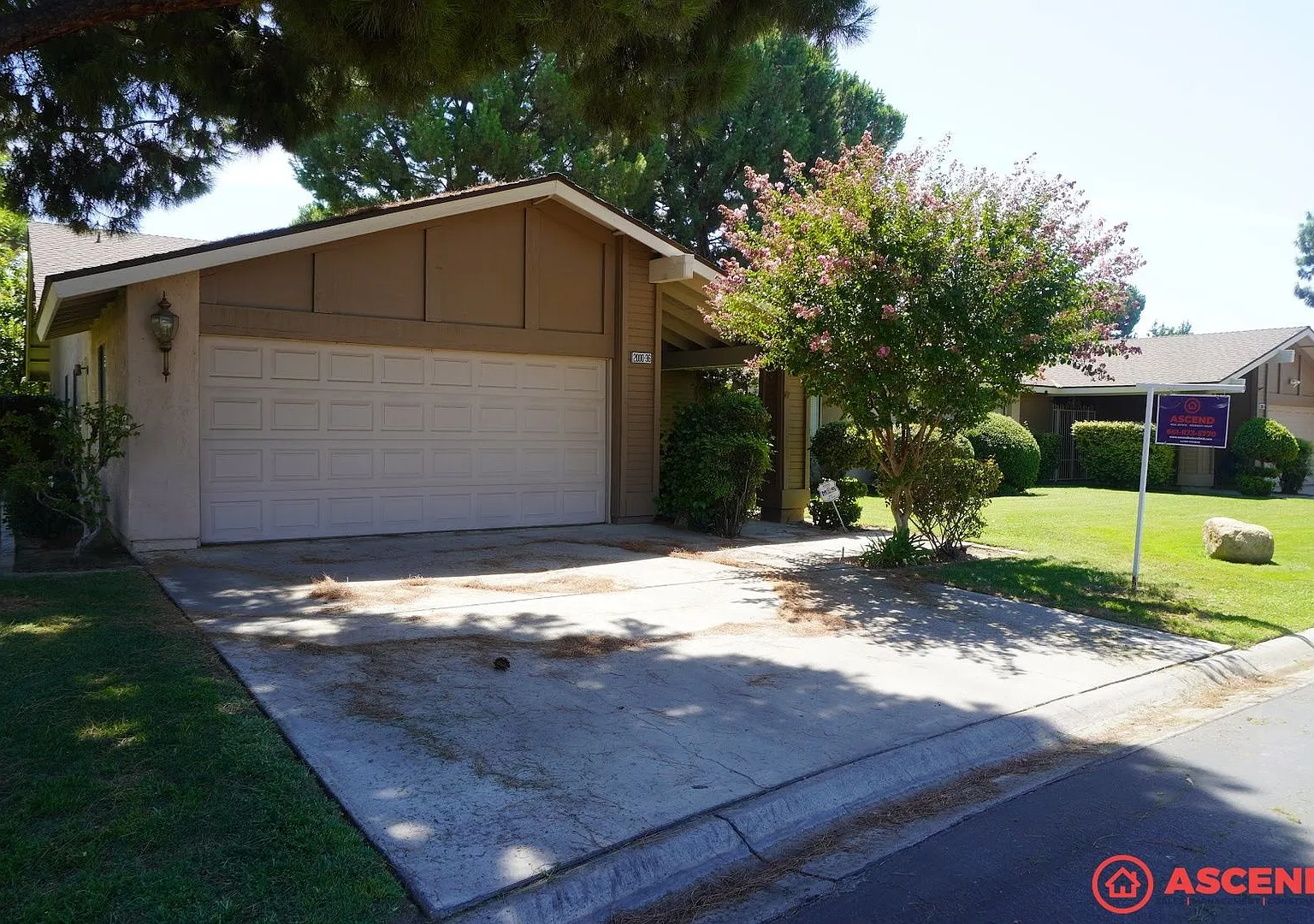 Move In Special! $500 Off First Month Rent! 3 Bed / 1.5 Bath With Full Appliances, In-Unit Laundr... — Photo 1
