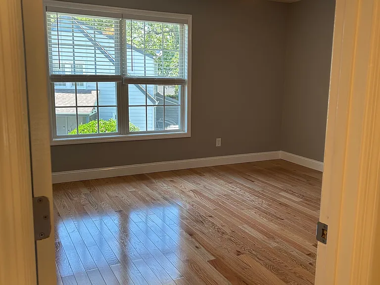 307 Walnut St — Photo 5