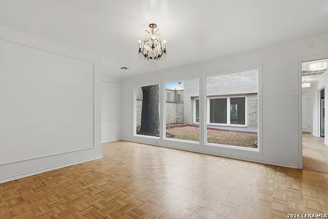 484 E Olmos Dr — Photo 21