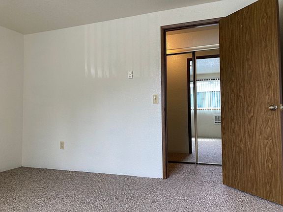 3rd image of 178 Atkinson Ct #33