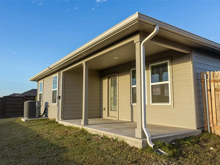 401 Abbey Ln — Photo 17