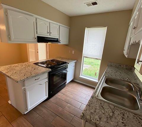 3rd image of 4253 Brighton Dr