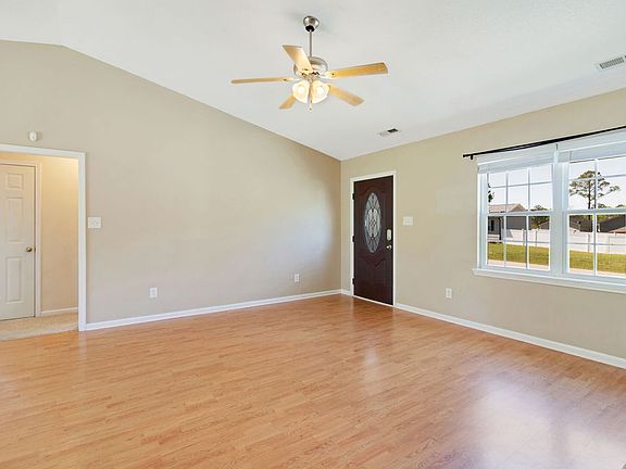 4th image of 246 Bishop Dr