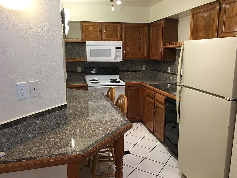 4989 Eisenhower Dr — Photo 5
