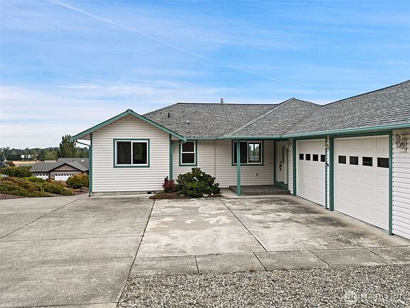 5th image of 220 Moonlight Drive